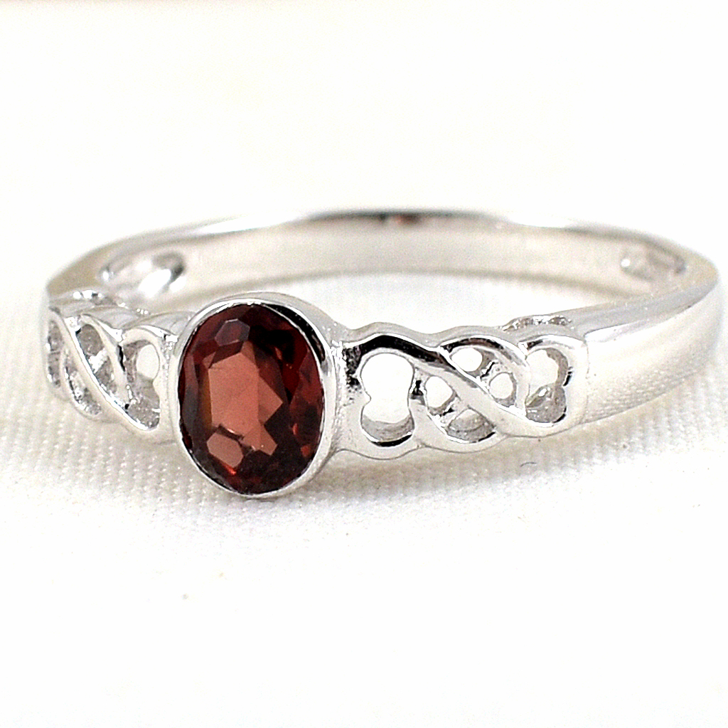 แหวนเงินแท้ราคาถูกชุบทองคำขาว โกเมนแท้ 0.45 กะรัต งานประณีตสวยงาม สั่งผลิตค่ะ