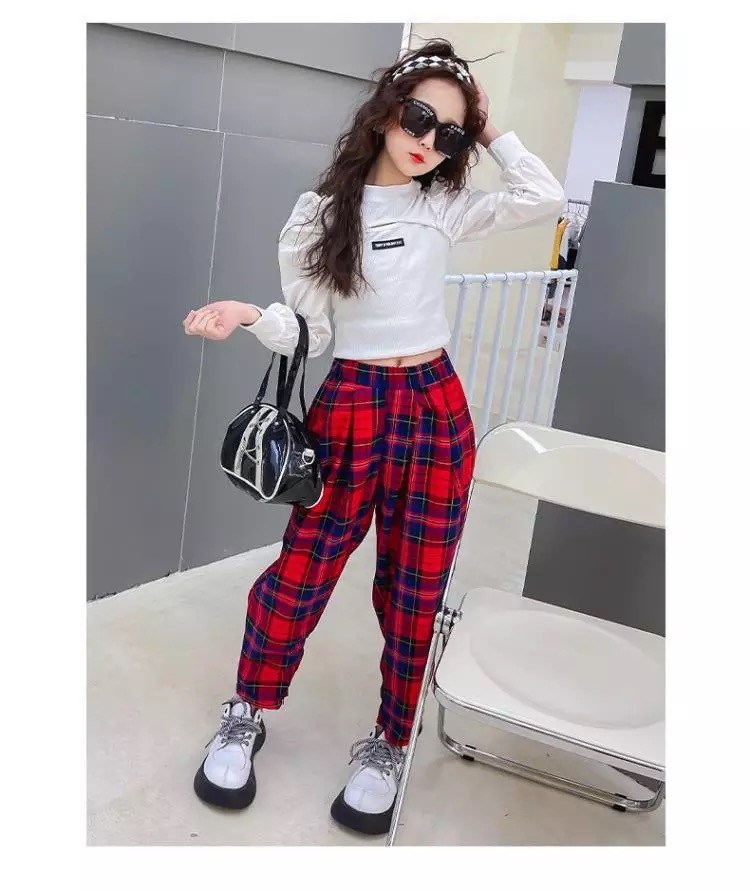 ชุดเต้น แดนซ์เสื้อแขนยาวสีขาว+กางเกงลายสก๊อต สีแดง