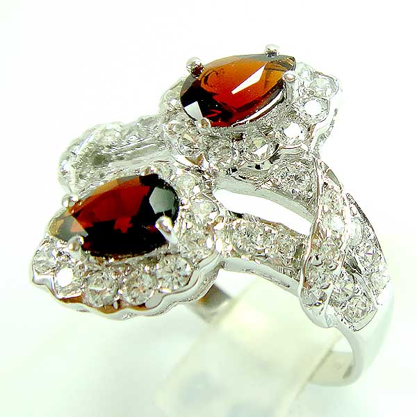 แหวนเงินแท้ราคาถูกชุบทองคำขาว พลอยแท้โกเมน 0.80 กะรัต เพชรCZ 0.67 กะรัต งานประณีตสวยงาม สั่งผลิตค่ะ