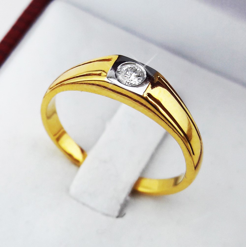 สั่งผลิตเพชรเบลเยี่ยมคัท แหวนแต่งงาน แหวนหมั้น ใส่เที่ยว ออกงาน แหวนทองคำ 18K เพชรแท้ 0.07 กะรัต 2.68 กรัม น้ำ 99 ราคาถูกมาก มีใบรับประกันค่ะ