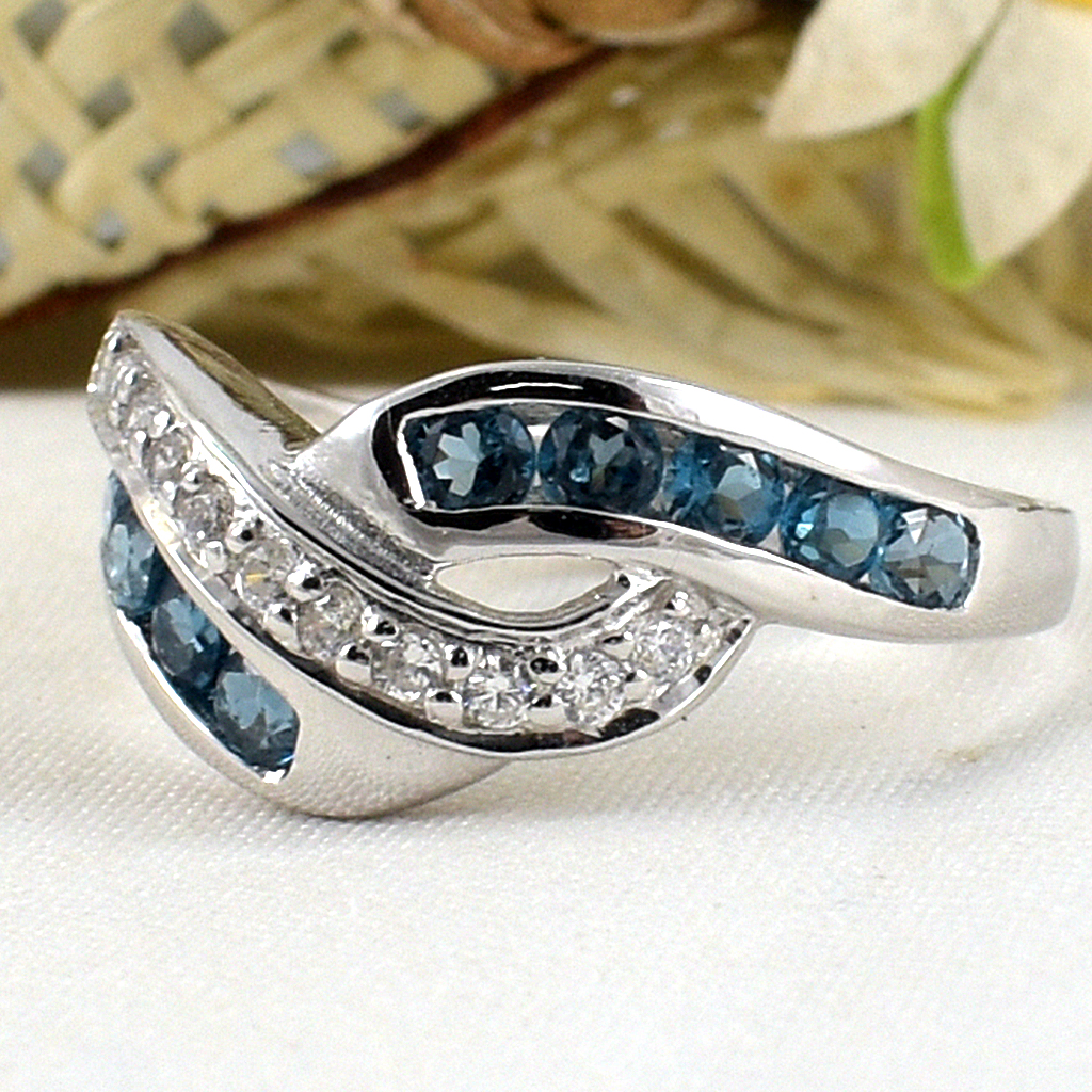 แหวนเงินแท้ราคาถูกชุบทองคำขาว ลอนดอนบลูโทปาซแท้ 0.90 กะรัต เพชรCZ 0.11 กะรัต งานประณีตสวยงาม สั่งผลิตค่ะ