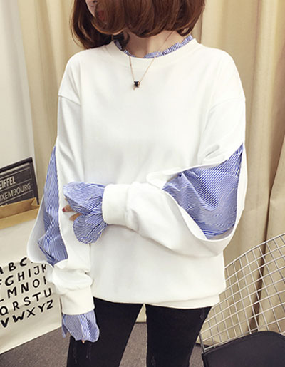 เสื้อแฟชั่นคอกลมดีไซน์เก่แหวกโชว์แขนยาวซ่อนอีกชั้นด้านในลายริ้ว รหัส 1717-สีขาว