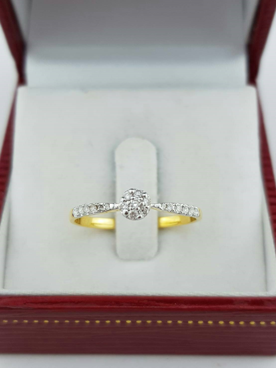 สั่งผลิตเพชรเบลเยี่ยมคัท แหวนแต่งงาน แหวนหมั้น ใส่เที่ยว ออกงาน แหวนทองคำ 18K เพชรแท้ 0.15 กะรัต 1.36 กรัม น้ำ 99 ราคาถูกมาก มีใบรับประกันค่ะ