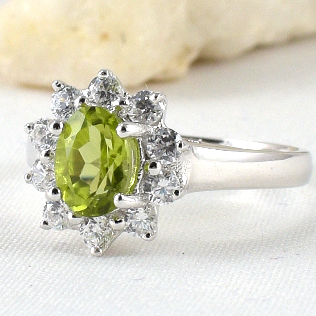 แหวนเงินแท้ราคาถูกชุบทองคำขาว เพอริดอทแท้ 1.60 กะรัต เพชรCZ 0.40 กะรัต งานประณีตสวยงาม สั่งผลิตค่ะ