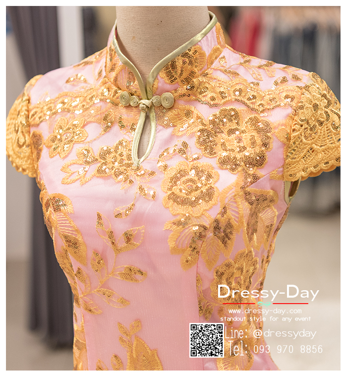 รหัส ชุดกี่เพ้า : KPL037 ชุดกี่เพ้าแบบยาว ผ้าลูกไม้เนื้อดีประดับเลื่อมทอง สีชมพู สวย หรู และสง่ามากๆ เจ้าสาวที่มองหา ชุดกี่เพ้าประยุกต์ สำหรับใส่ในพิธียกน้ำชา ชุดส่งตัว ถ่ายพรีเวดดิ้ง ชุดแต่งงานตามธรรมเนียมจีน แนะนำคะ สวยมาก