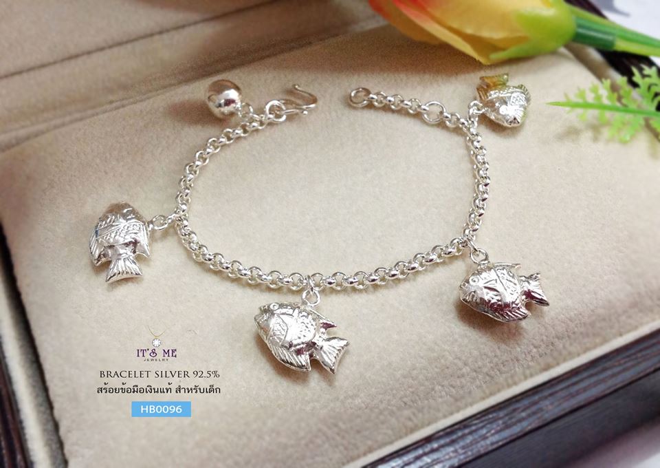 สร้อยข้อมือเงินแท้สำหรับเด็ก ลายผ่าหวายห้อยตุ้งติ้งปลาลาย 4 ตัว