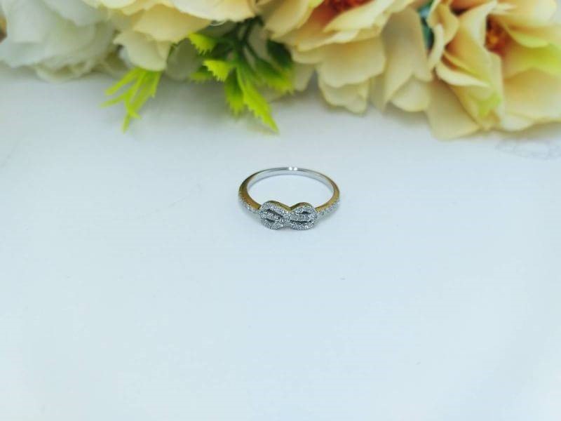 สั่งผลิตเพชรเบลเยี่ยมคัท แหวนแต่งงาน แหวนหมั้น ใส่เที่ยว ออกงาน แหวนทองขาว 18K เพชรแท้ 0.26 กะรัต 2.01 กรัม น้ำ 99 ราคาถูกมาก มีใบรับประกันค่ะ