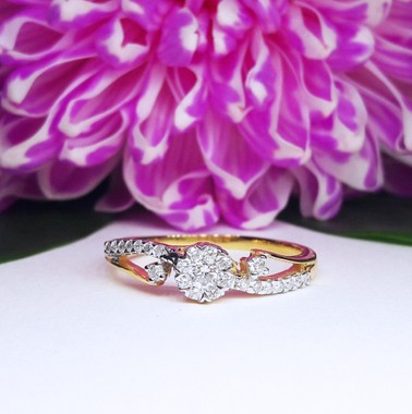 สั่งผลิตเพชรเบลเยี่ยมคัท แหวนแต่งงาน แหวนหมั้น ใส่เที่ยว ออกงาน แหวนทองคำ 18K เพชรแท้ 0.30 กะรัต 2.79 กรัม น้ำ 99 ราคาถูกมาก มีใบรับประกันค่ะ