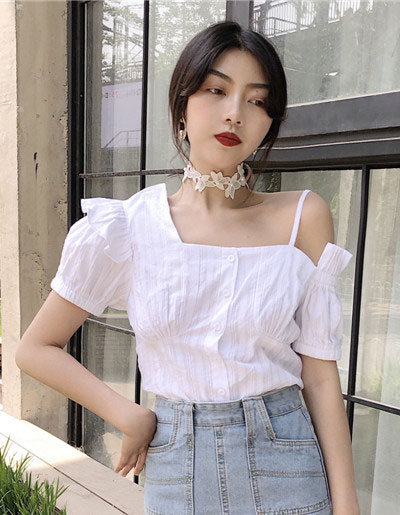 เสื้อแฟชั่นแขนสั้น แต่งสายเดี่ยว1ข้าง แบบสวยหวานสไตล์เกาหลี รหัส 1917