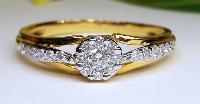 สั่งผลิตเพชรเบลเยี่ยมคัท แหวนแต่งงาน แหวนหมั้น ใส่เที่ยว ออกงาน แหวนทองคำ 18K เพชรแท้ 0.25 กะรัต 2.46 กรัม น้ำ 99 ราคาถูกมาก มีใบรับประกันค่ะ
