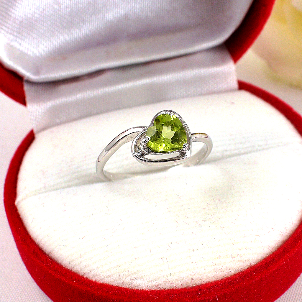 แหวนเงินแท้ราคาถูกชุบทองคำขาว เพอริดอทแท้ 0.95 กะรัต งานประณีตสวยงาม สั่งผลิตค่ะ