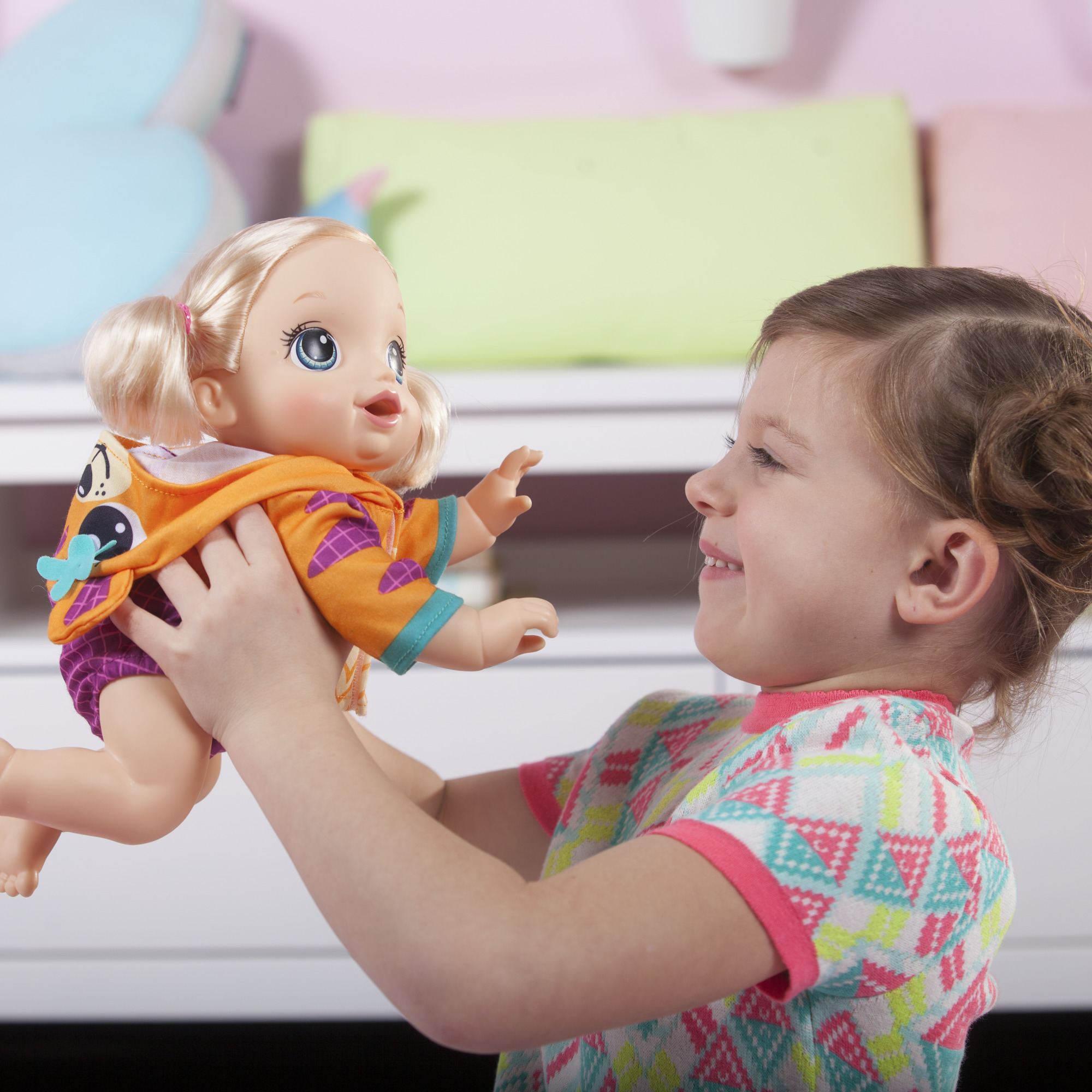 ตุ๊กตาคลาน Baby Alive Baby Go Bye Bye - Blonde Hair (Exclusive Value Bundle)