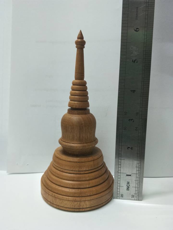 เจดีย์ไม้มะฮอกกานี ใส่พระธาตุ อบน้ำมันจันทน์หอม Pagoda Gardenia Ervatamia wood Mok wood casket for relics ขนาดสูง 6 นิ้ว