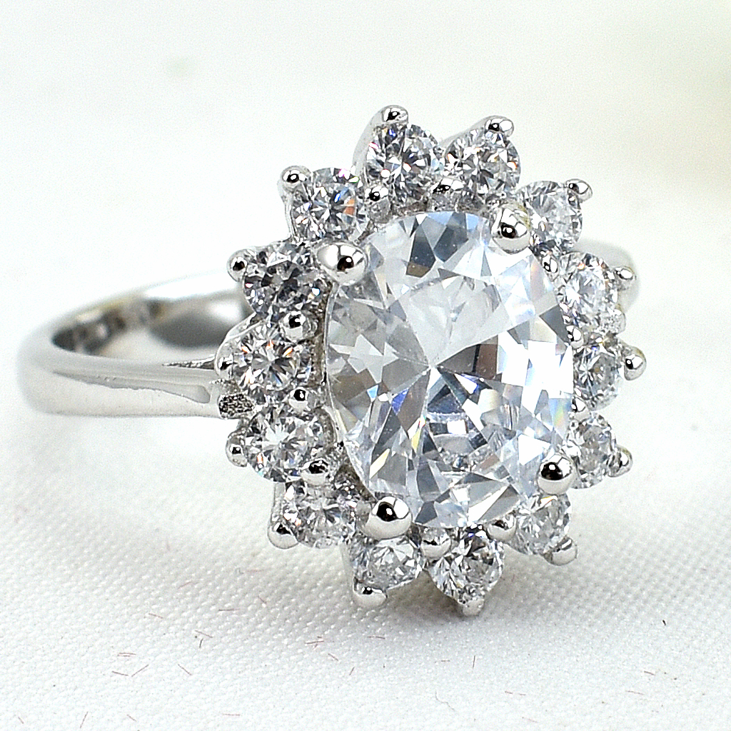 แหวนเงินแท้ราคาถูกชุบทองคำขาว เพชรCZเม็ดกลาง 4.50 กะรัต เพชรCZเม็ดข้าง 0.70 กะรัต งานประณีตสวยงาม สั่งผลิตค่ะ