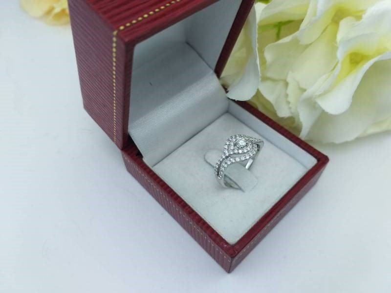 สั่งผลิตเพชรเบลเยี่ยมคัท แหวนแต่งงาน แหวนหมั้น ใส่เที่ยว ออกงาน แหวนทองขาว 18K เพชรแท้ 0.50 กะรัต 2.90 กรัม น้ำ 99 ราคาถูกมาก มีใบรับประกันค่ะ