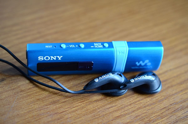 Sony เครื่องเล่น MP3 Walkman 4GB รุ่น NWZ-B183F สีฟ้า
