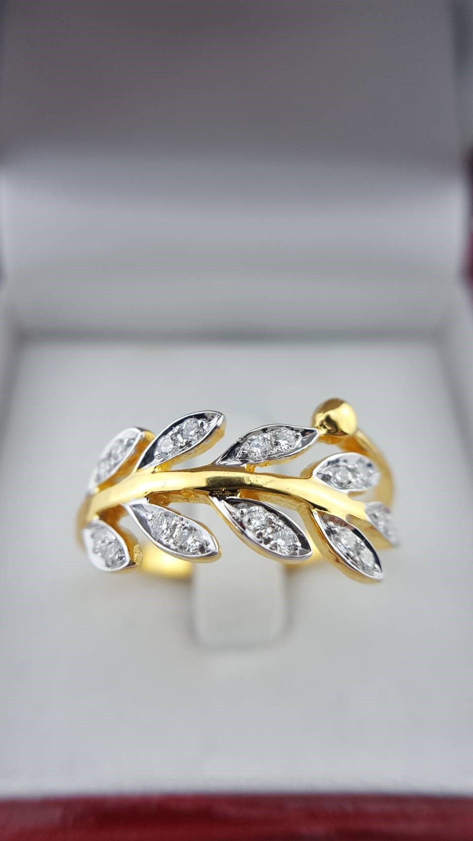 สั่งผลิตเพชรเบลเยี่ยมคัท แหวนแต่งงาน แหวนหมั้น ใส่เที่ยว ออกงาน แหวนทองคำ 18K เพชรแท้ 0.22 กะรัต 3.49 กรัม น้ำ 99 ราคาถูกมาก มีใบรับประกันค่ะ