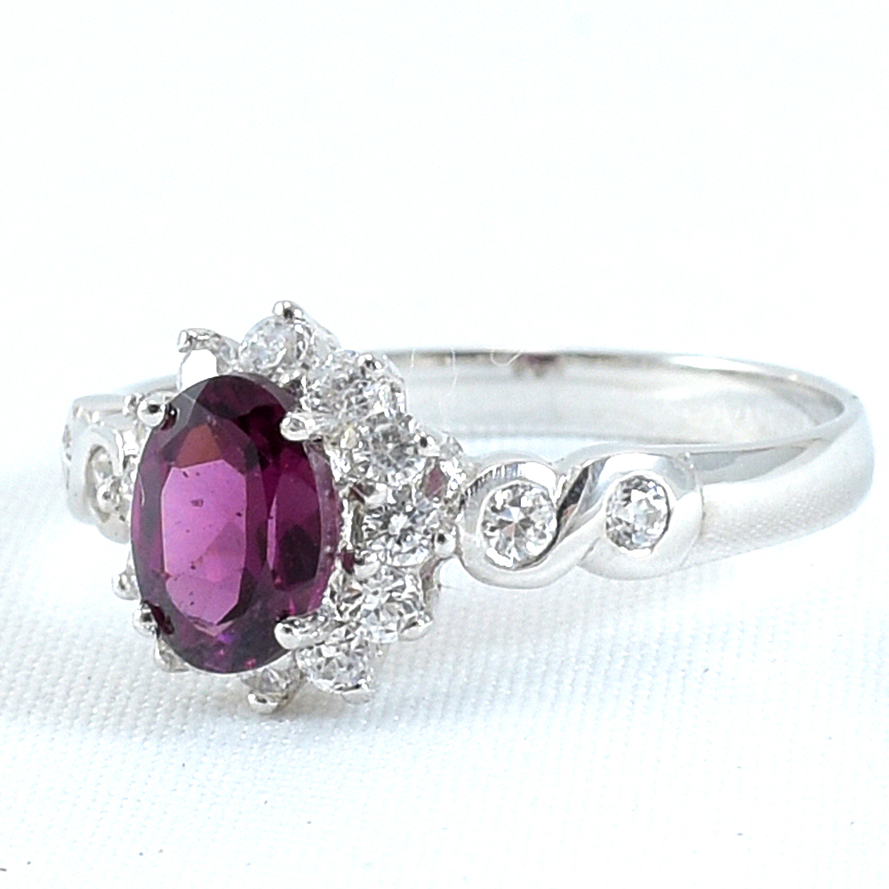 แหวนเงินแท้ราคาถูกชุบทองคำขาว พลอยแท้โรโดไลท์การ์เน็ต 0.95 กะรัต เพชรCZ 0.45 กะรัต งานประณีตสวยงาม สั่งผลิตค่ะ