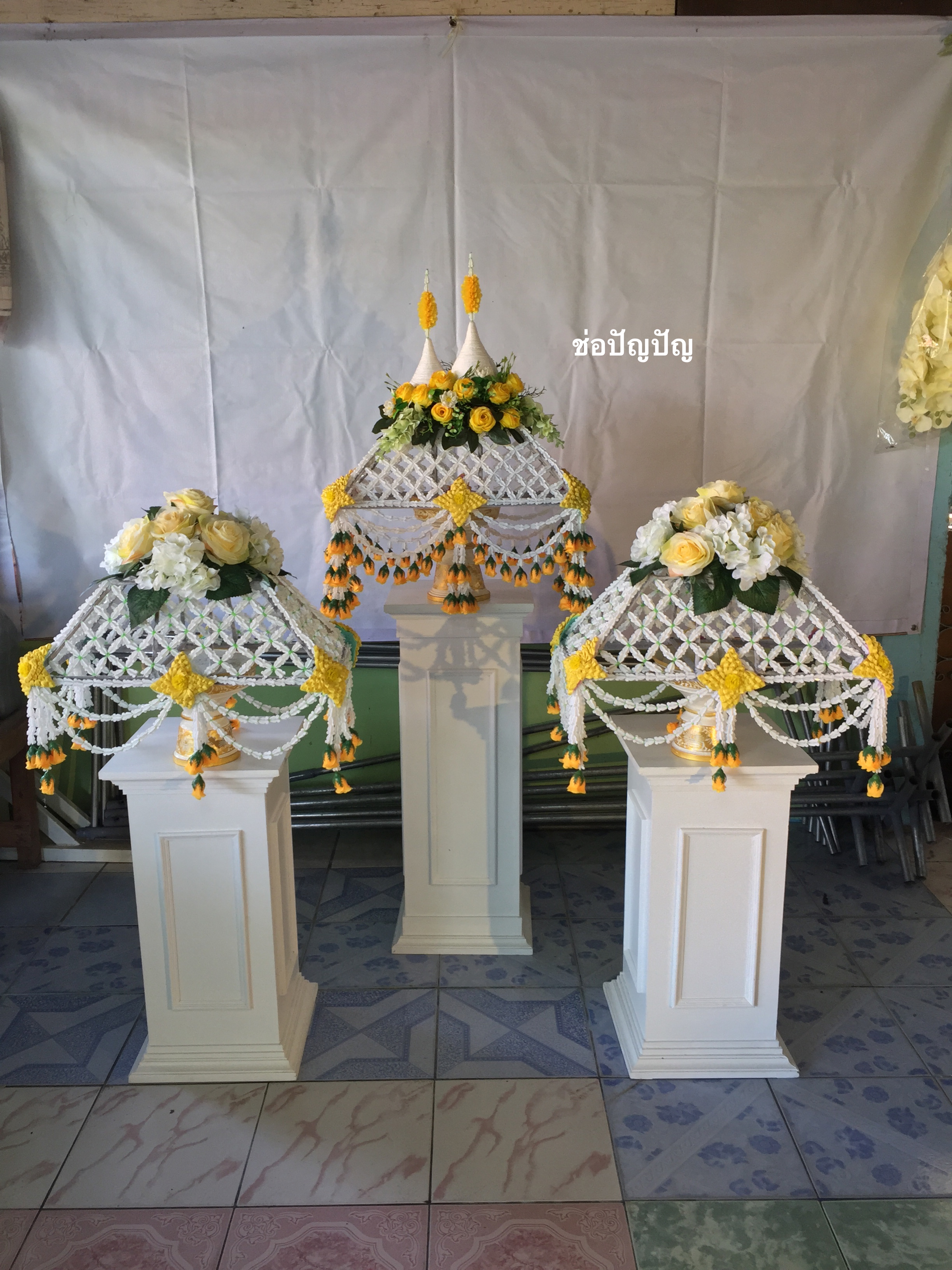 ที่คลุมผ้าไตรดอกไม้ประดิษฐ์