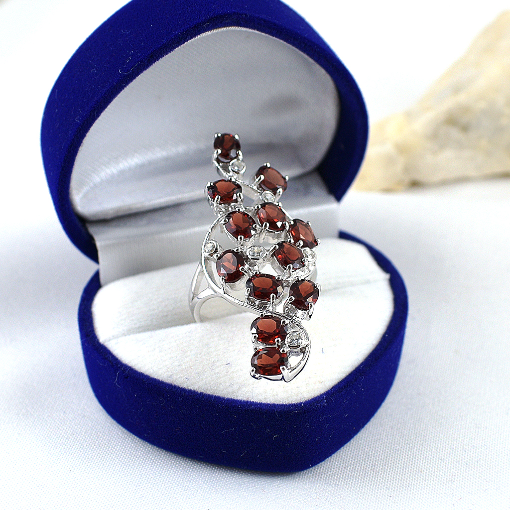 แหวนเงินแท้ราคาถูกชุบทองคำขาว พลอยแท้โกเมน 6.0 กะรัต เพชรCZ 0.18 กะรัต งานประณีตสวยงาม สั่งผลิตค่ะ