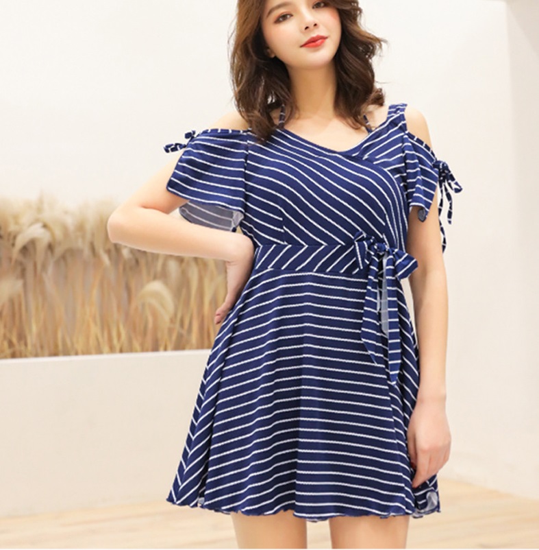 ชุดว่ายน้ำ วันพีชรอบอก 36-42 รอบเอว 32-40สะโพก 38-46 นิ้ว ยาว 32 นิ้ว ด้านในเป็นขาสั้นไม่แยกชิ้นแบบสวย ราคาเบาๆค่ะ