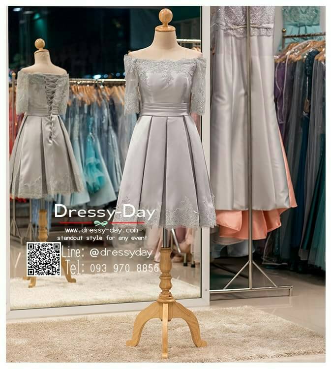 รหัส ชุดราตรีสั้น :PF001 ชุดไปงานแต่งประดับลูกไม้ ชุดแซก ชุดราตรีสั้น สีเทาเงิน ผ้าซาตินประดับลูกไม้เรียบๆ โชว์ไหล่ สวยหรูและดูดี