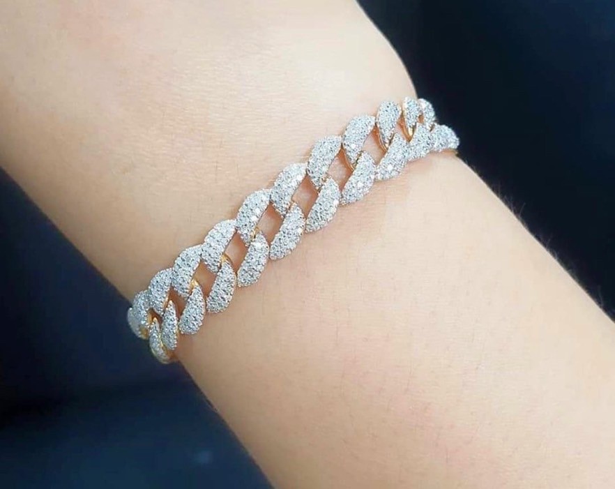 พร้อมส่งและสั่งผลิตสร้อยข้อมือทองเพชรแท้ สุดฮิตขายดีค่ะ แข็งแรงใส่ทุกวันสบายๆ แต่งงาน หมั้น ใส่เที่ยว ออกงาน ทองคำ 9K เพชรแท้ 1.80 กะรัต 432 เม็ด ราคาถูกมาก ส่งฟรี