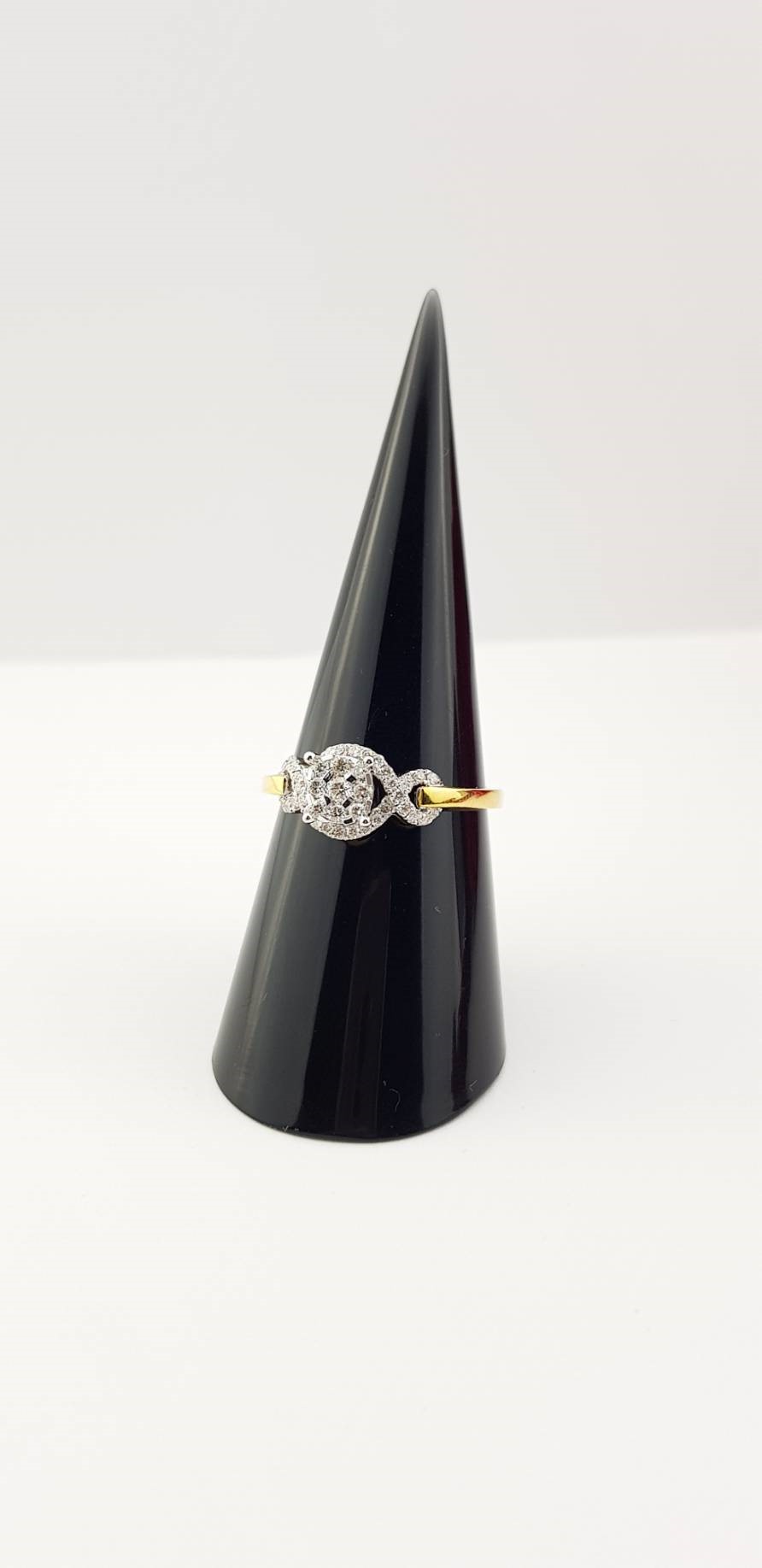 สั่งผลิตเพชรเบลเยี่ยมคัท แหวนแต่งงาน แหวนหมั้น ใส่เที่ยว ออกงาน แหวนทองคำ 18K เพชรแท้ 0.29 กะรัต 2.86 กรัม น้ำ 99 ราคาถูกมาก มีใบรับประกันค่ะ