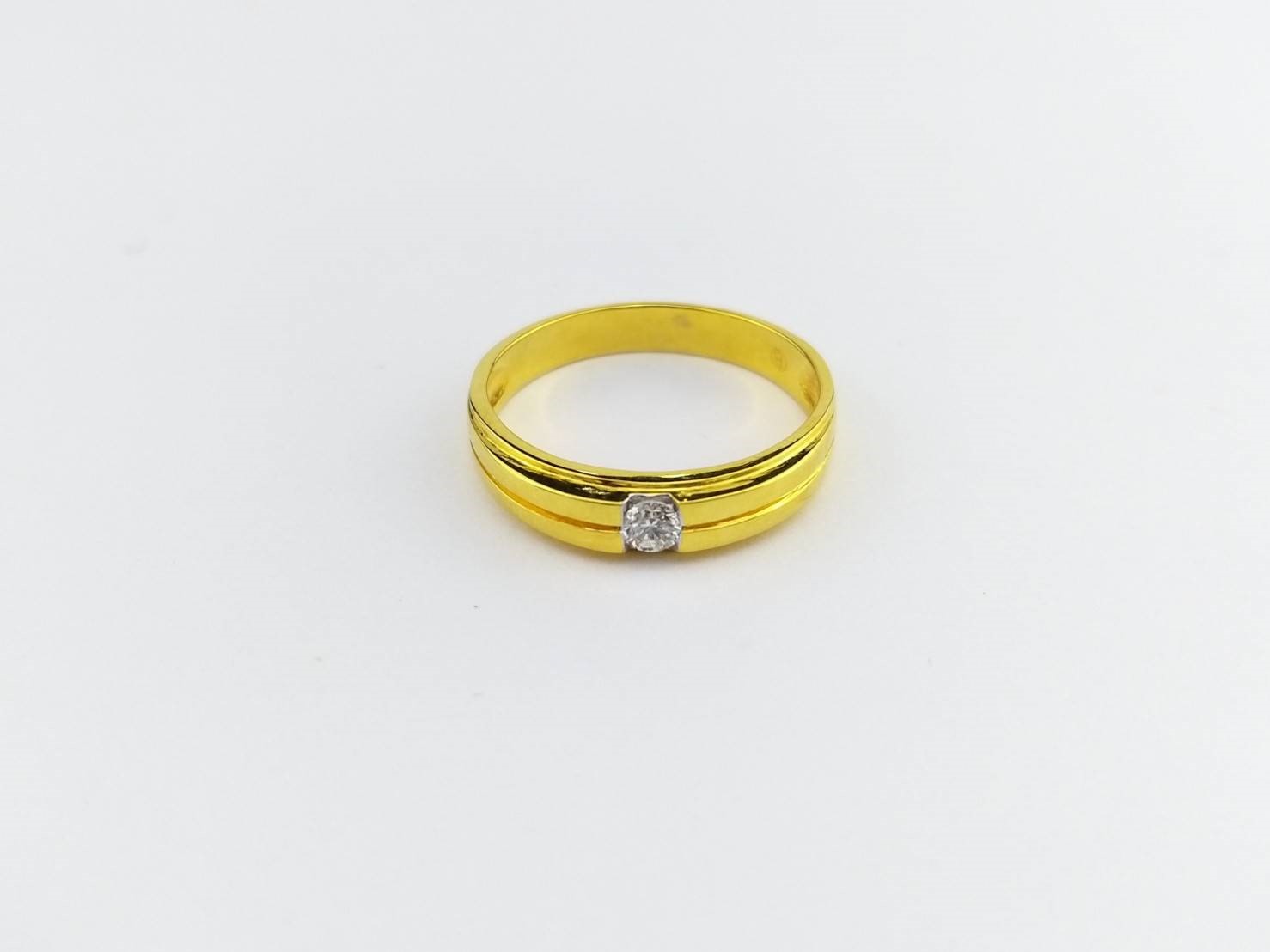 สั่งผลิตเพชรเบลเยี่ยมคัท แหวนแต่งงาน แหวนหมั้น ใส่เที่ยว ออกงาน แหวนทองคำ 18K เพชรแท้ 0.11 กะรัต 3.80 กรัม น้ำ 99 ราคาถูกมาก มีใบรับประกันค่ะ