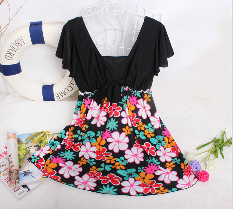 ชุดว่ายน้ำคนอ้วน รอบอก 42-46 เอว 36-46 สะโพก 40-48 นิ้วค่ะชุดยาว 32 นิ้ว ด้านในเป็นขาสั้นไม่แยกชิ้น ยืดหยุ่นดีค่ะ