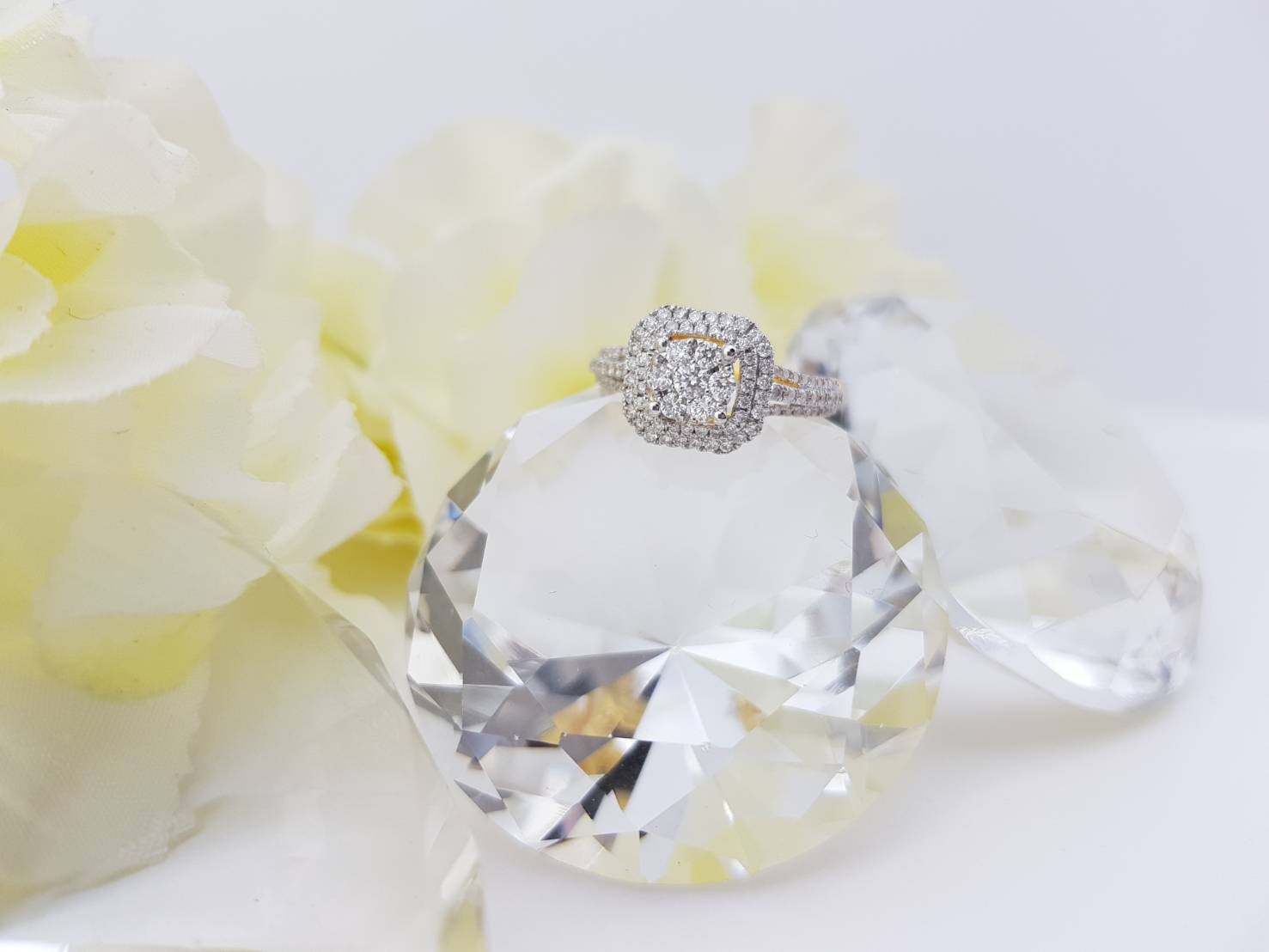 สั่งผลิตเพชรเบลเยี่ยมคัท แหวนแต่งงาน แหวนหมั้น ใส่เที่ยว ออกงาน แหวนทองคำ 18K เพชรแท้ 0.62 กะรัต 3.58 กรัม น้ำ 99 ราคาถูกมาก มีใบรับประกันค่ะ