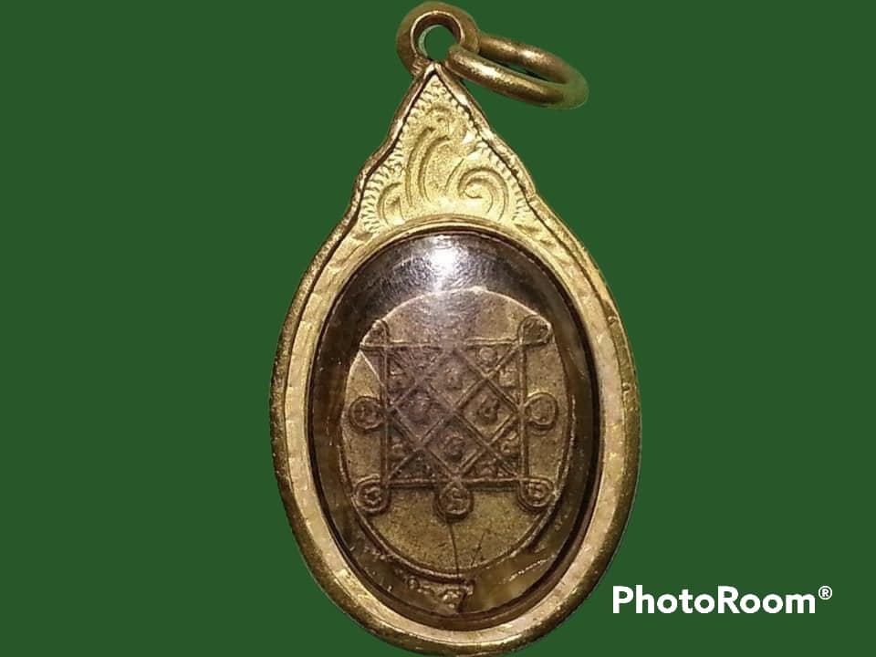 เหรียญ เม็ดแตง หลวงปู่ทวด วัดช้างให้ จ.ปัตตานี เลี่ยมทองคำ