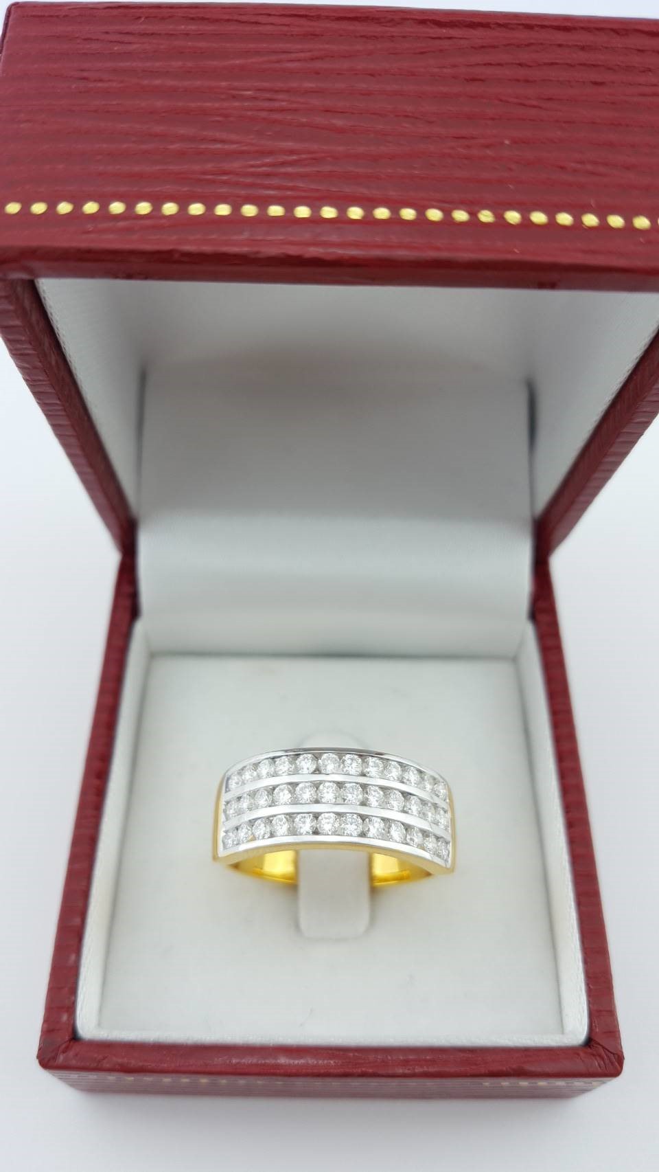 สั่งผลิตเพชรเบลเยี่ยมคัท แหวนแต่งงาน แหวนหมั้น ใส่เที่ยว ออกงาน แหวนทองคำ 18K เพชรแท้ 0.80 กะรัต 5.69 กรัม น้ำ 99 ราคาถูกมาก มีใบรับประกันค่ะ