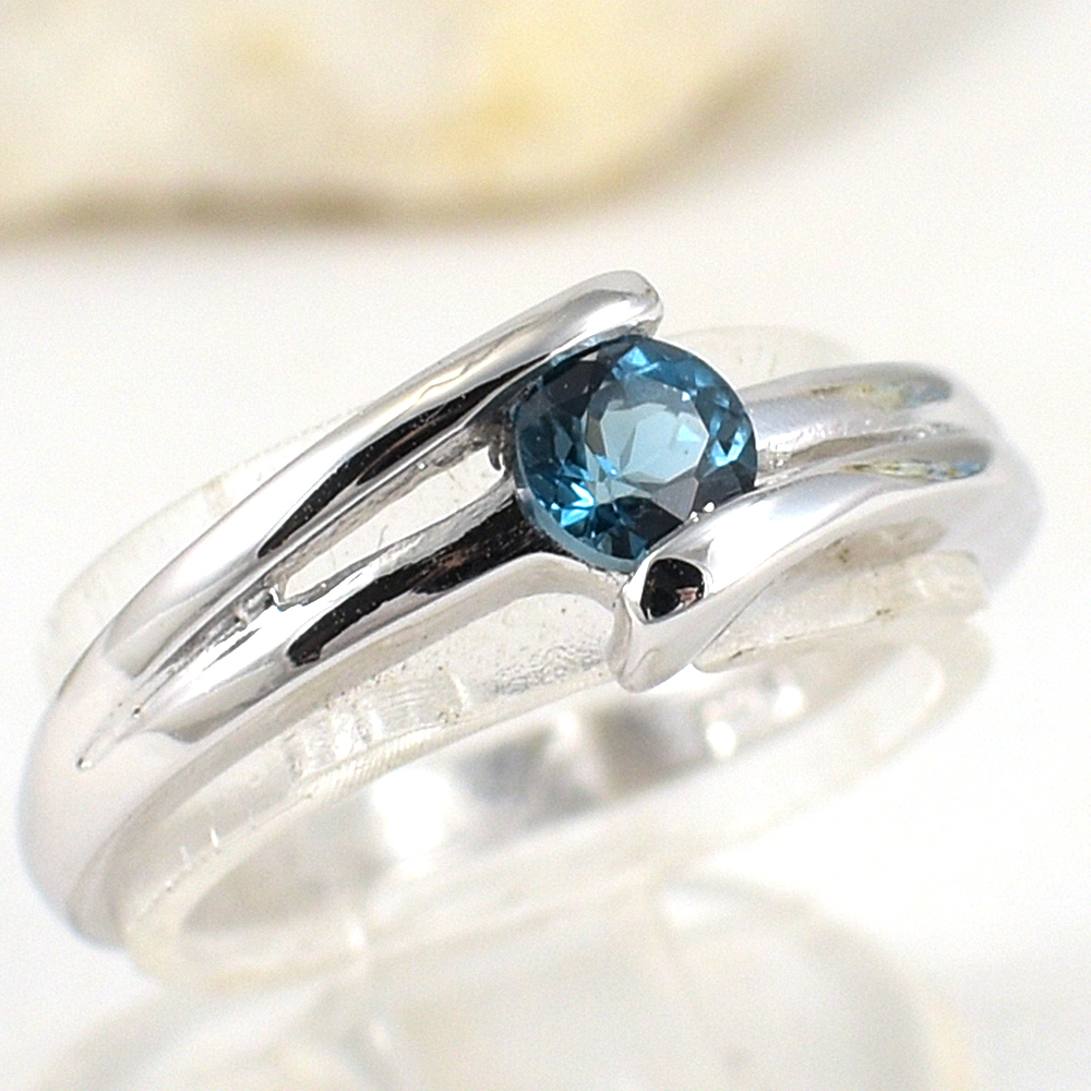 แหวนเงินแท้ราคาถูกชุบทองคำขาว ลอนดอนบลูโทปาซแท้ 0.35 กะรัต งานประณีตสวยงาม สั่งผลิตค่ะ