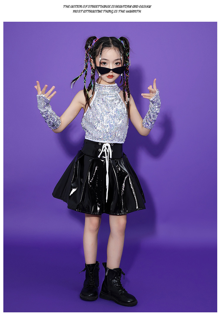 ชุดเต้น ชุดแดนซ์ เสื้อแขนกุดสีเงินปักเลื่อม+กระโปรงสีดำ