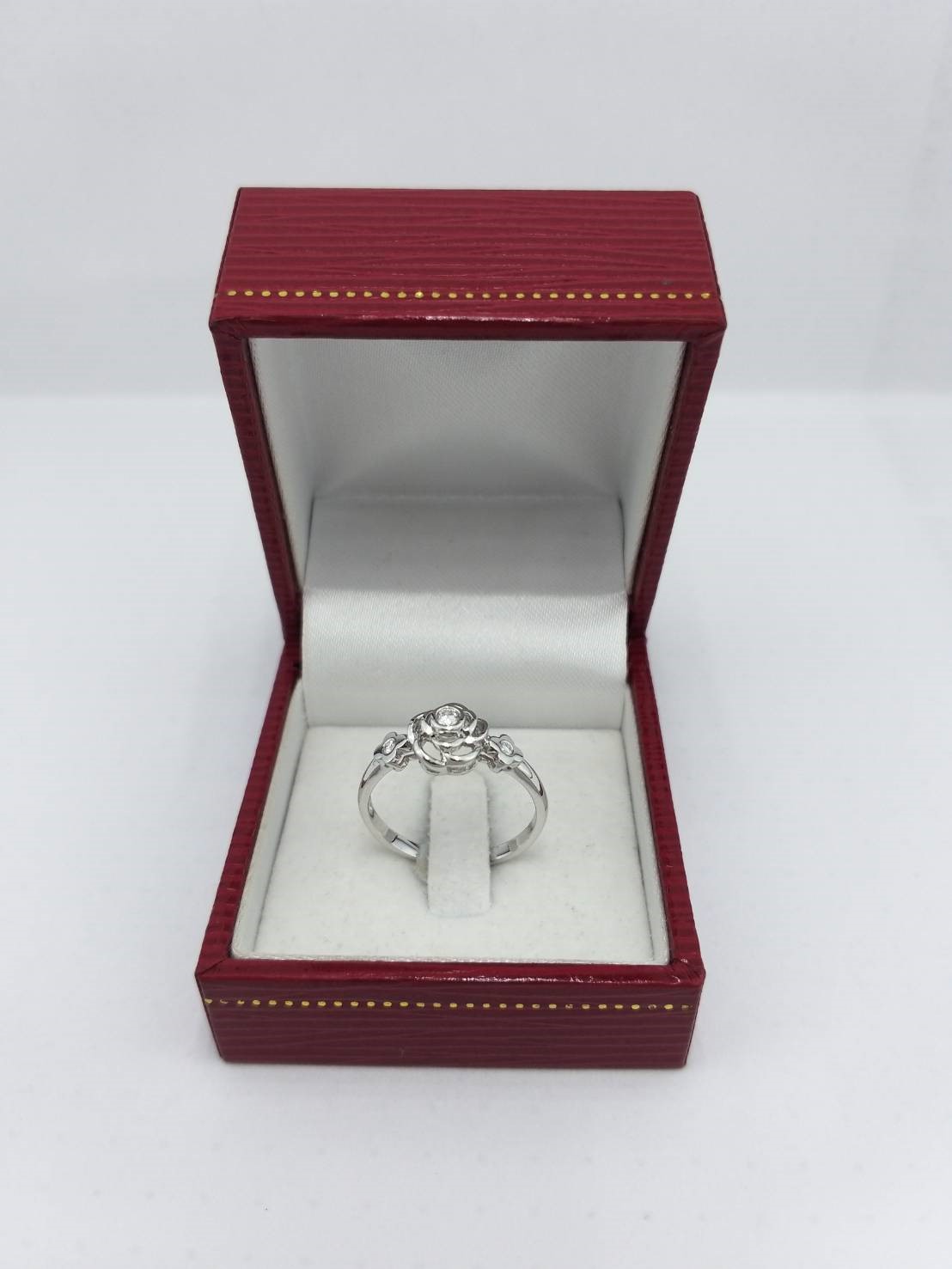 สั่งผลิตเพชรเบลเยี่ยมคัท แหวนแต่งงาน แหวนหมั้น ใส่เที่ยว ออกงาน แหวนทองคำ 18K เพชรแท้ 0.09 กะรัต 2.53 กรัม น้ำ 99 ราคาถูกมาก มีใบรับประกันค่ะ