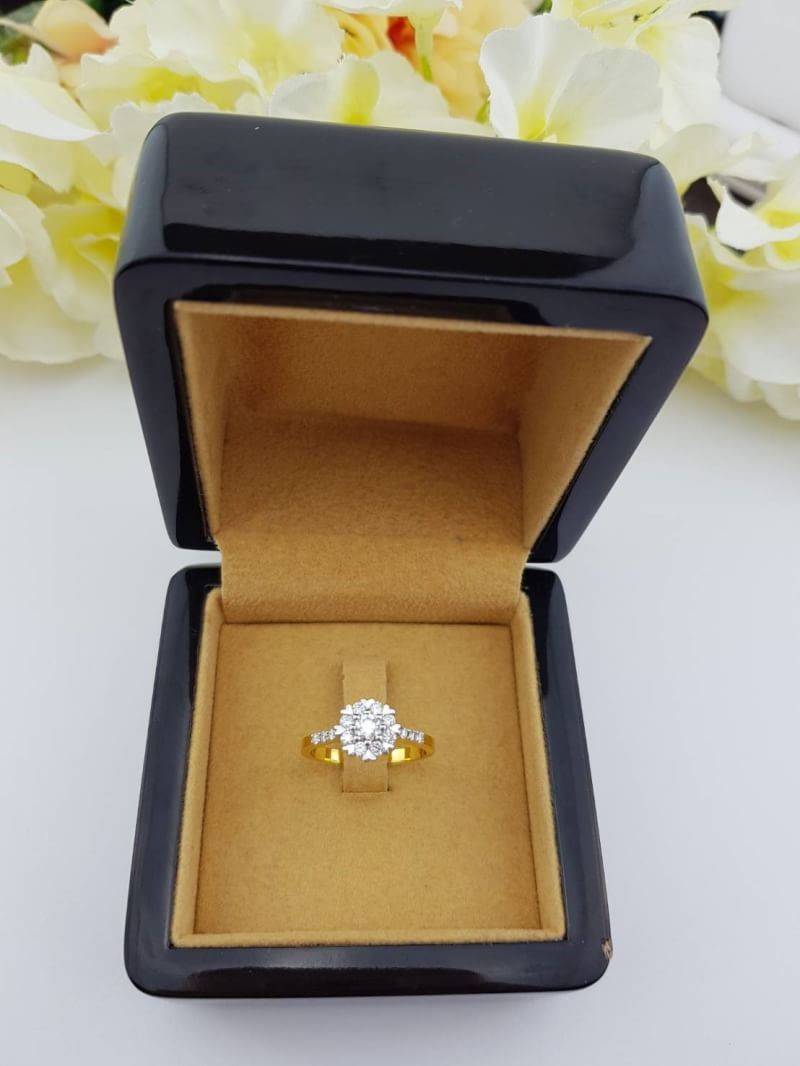 สั่งผลิตเพชรเบลเยี่ยมคัท แหวนแต่งงาน แหวนหมั้น ใส่เที่ยว ออกงาน แหวนทองคำ 18K เพชรแท้ 0.52 กะรัต 3.41 กรัม น้ำ 99 ราคาถูกมาก มีใบรับประกันค่ะ