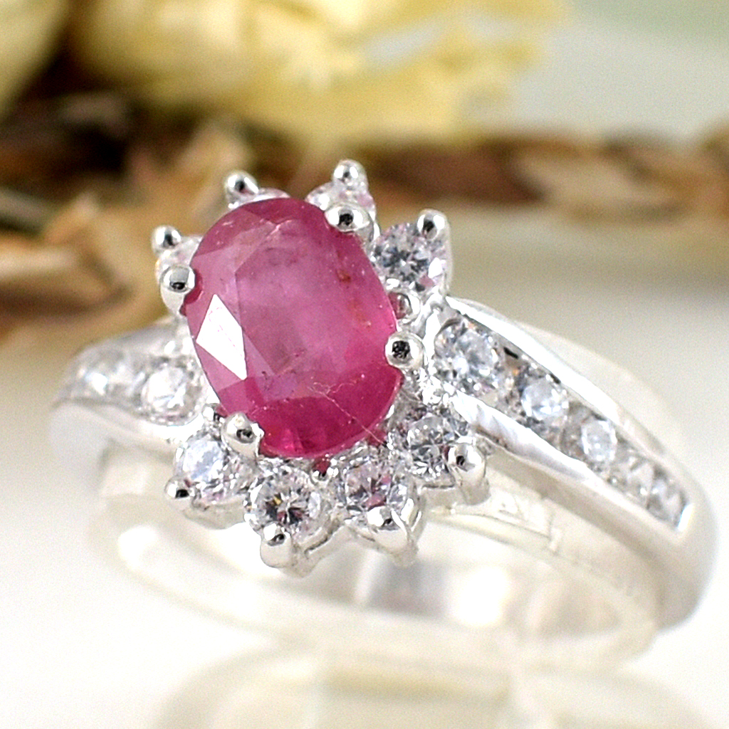 แหวนเงินแท้ราคาถูกชุบทองคำขาว ทับทิมแท้ 0.95 กะรัต เพชรCZ 0.54 กะรัต งานประณีตสวยงาม สั่งผลิตค่ะ