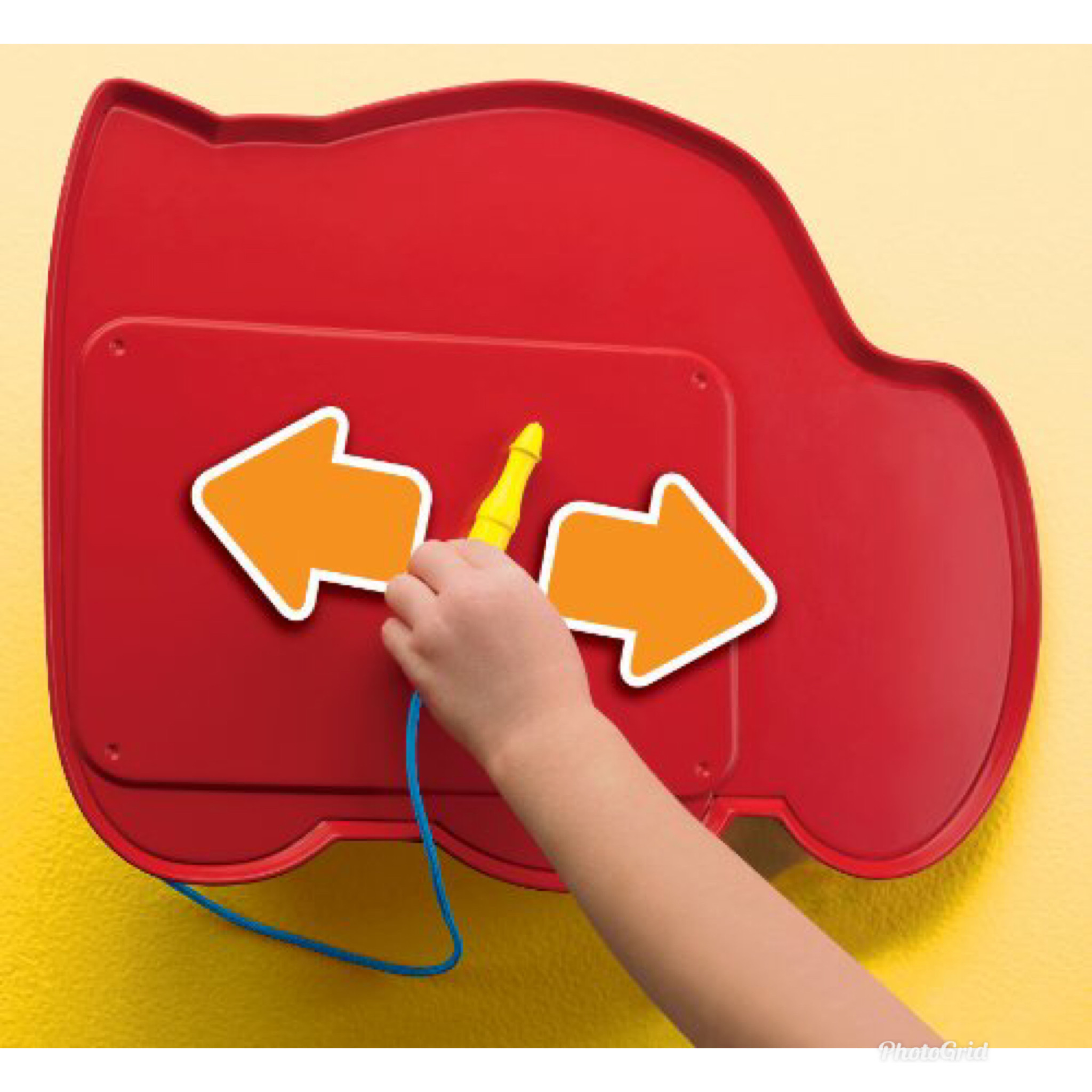 กระดานวาดเขียน FISHER-PRICE DISNEY/PIXAR CARS 2 LIGHTNING MCQUEEN DOODLE PAD