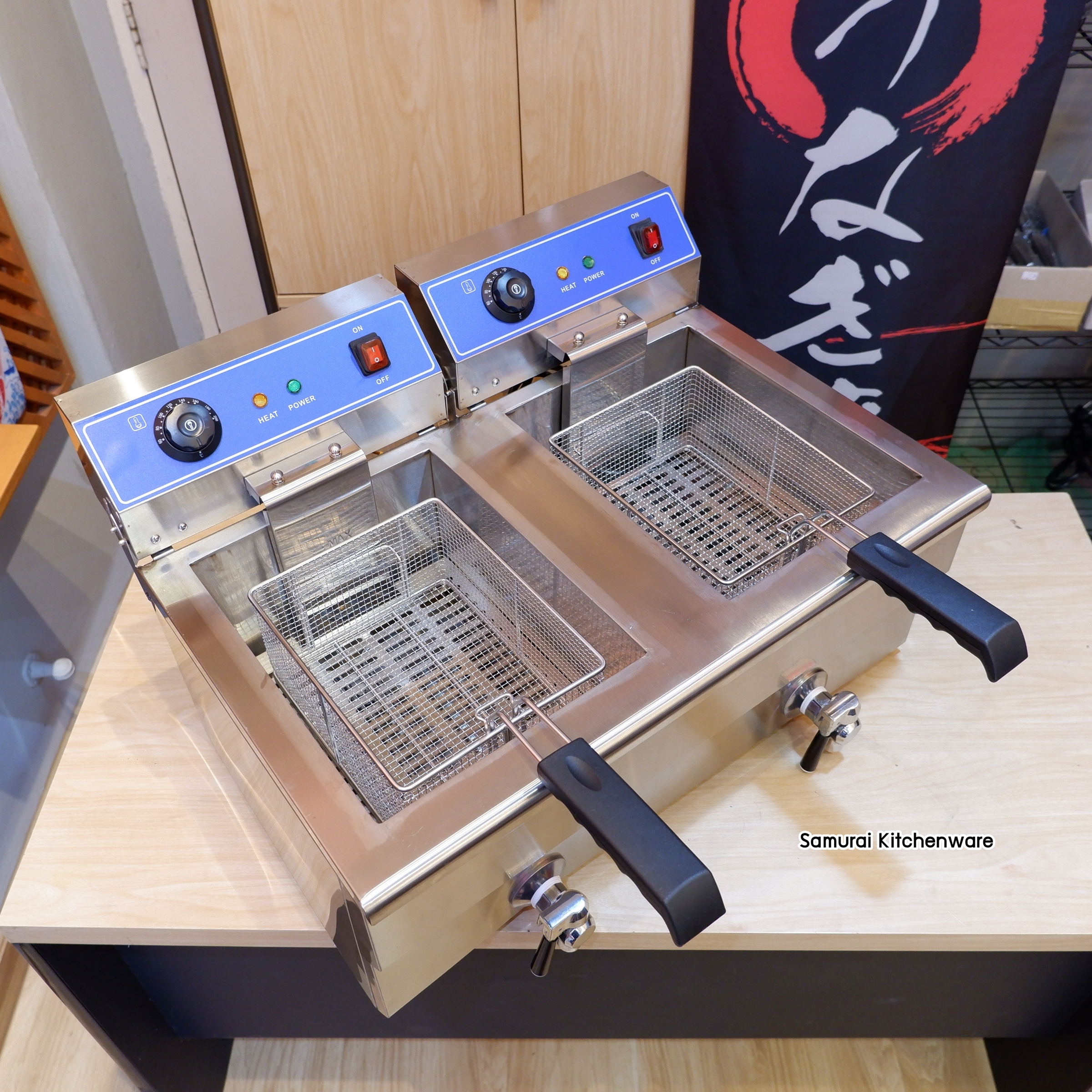 หม้อทอดไฟฟ้า พร้อมวาล์วถ่ายน้ำมัน (19+19 ลิตร)