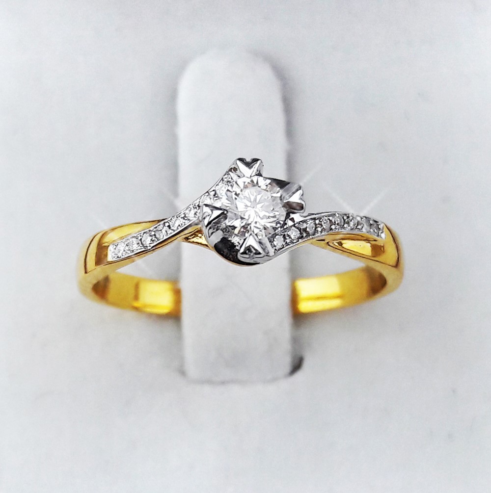 สั่งผลิตเพชรเบลเยี่ยมคัท แหวนแต่งงาน แหวนหมั้น ใส่เที่ยว ออกงาน แหวนทองคำ 18K เพชรแท้ 0.20 กะรัต 2.70 กรัม น้ำ 99 ราคาถูกมาก มีใบรับประกันค่ะ