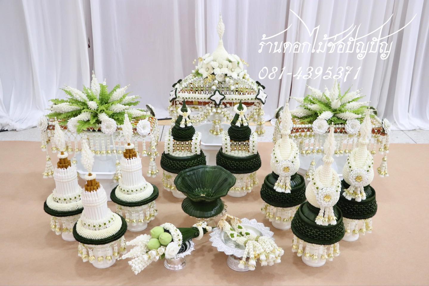 เครื่องบวชดอกไม้สดสีขาว