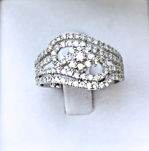 สั่งผลิตเพชรเบลเยี่ยมคัท แหวนแต่งงาน แหวนหมั้น ใส่เที่ยว ออกงาน แหวนทองคำ 18K เพชรแท้ 0.73 กะรัต 3.32 กรัม น้ำ 99 ราคาถูกมาก มีใบรับประกันค่ะ