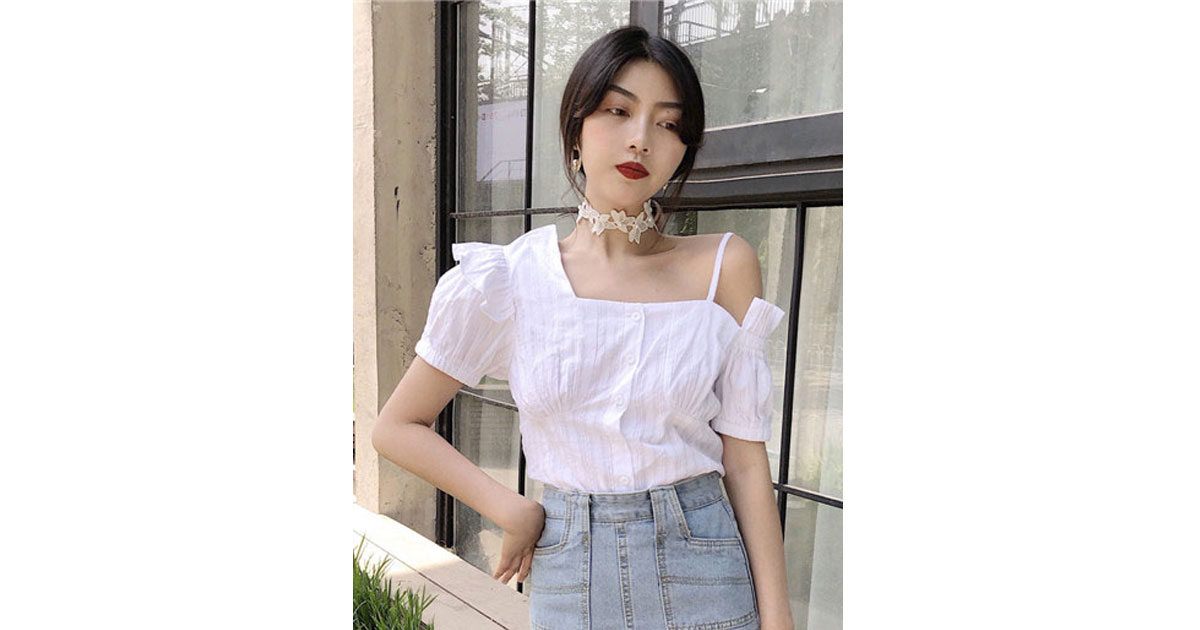 เสื้อแฟชั่นแขนสั้น แต่งสายเดี่ยว1ข้าง แบบสวยหวานสไตล์เกาหลี รหัส 1917