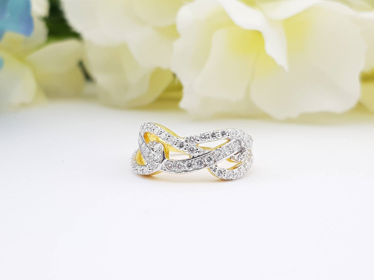 สั่งผลิตเพชรเบลเยี่ยมคัท แหวนแต่งงาน แหวนหมั้น ใส่เที่ยว ออกงาน แหวนทองคำ 18K เพชรแท้ 0.91 กะรัต 4.51 กรัม น้ำ 99 ราคาถูกมาก มีใบรับประกันค่ะ