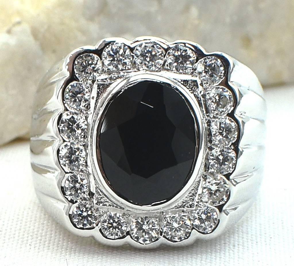 แหวนเงินแท้ราคาถูกชุบทองคำขาว นิลแท้ 2.50 กะรัต เพชรCZ 0.72 กะรัต งานประณีตสวยงาม สั่งผลิตค่ะ