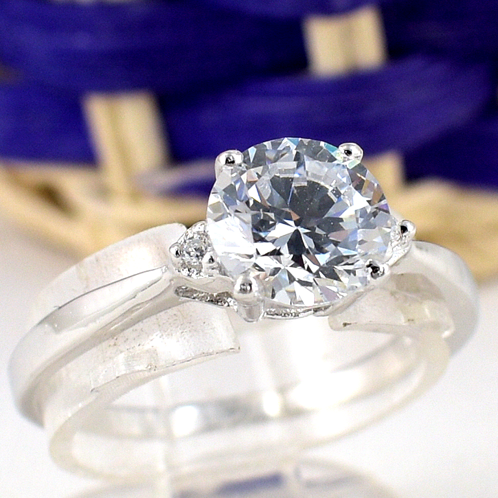 แหวนเงินแท้ราคาถูกชุบทองคำขาว เพชรCZเม็ดกลาง 1.25 กะรัต เพชรCZเม็ดข้าง 0.02 กะรัต งานประณีตสวยงาม สั่งผลิตค่ะ