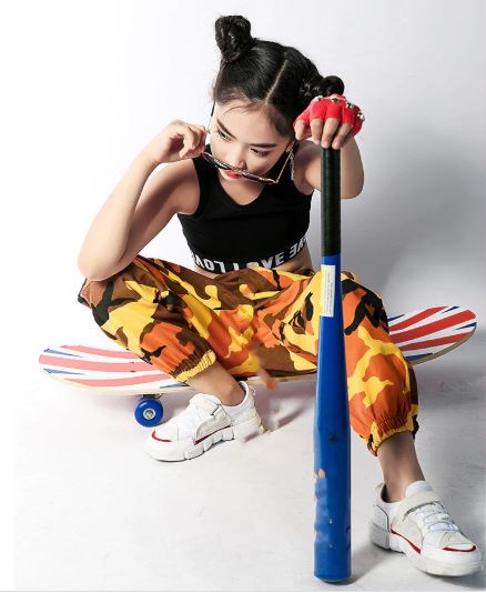 ชุดแดนซ์เซอร์ เสื้อสีดำ-กางเกงลายทหารสีส้ม