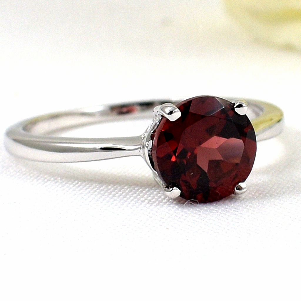 แหวนเงินแท้ราคาถูกชุบทองคำขาว โกเมนแท้ 1.65 กะรัต งานประณีตสวยงาม สั่งผลิตค่ะ