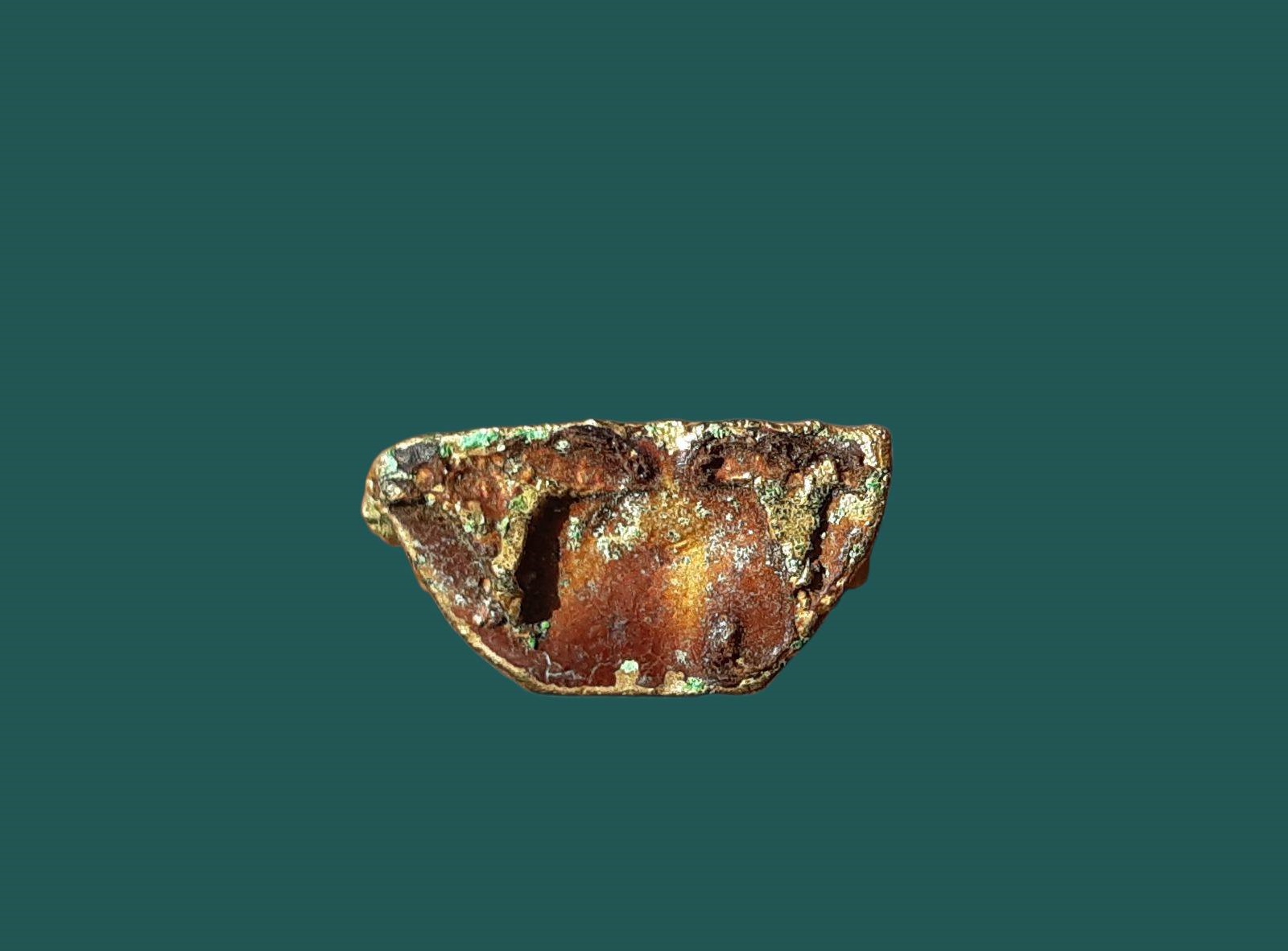 รูปเหมือนหล่อ สมเด็จ องค์ปฐม วัดโขงขาว จ.เชียงใหม่ หลวงพ่อฤาษีลิงดำ วัดท่าซุง เนื้อตะกั่วชุบทอง ขนาด 2 x 3.7 cm.